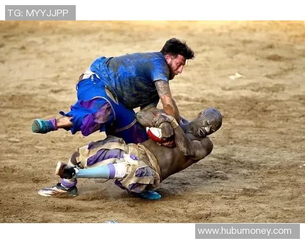 哪个足球明星在场上打人最强大他们的暴力行为引发了怎样的争议